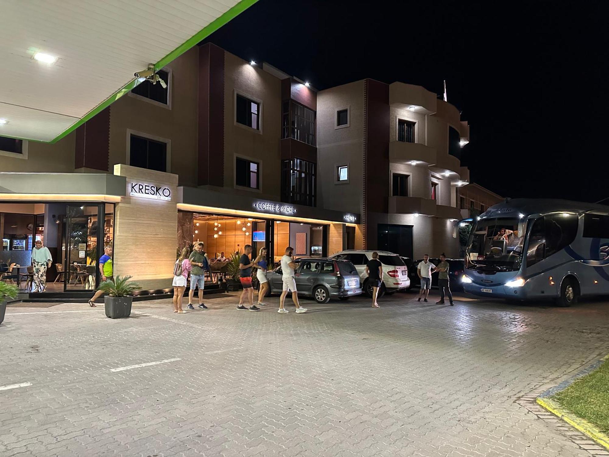 Hotel Kresko Lushnje Bagian luar foto