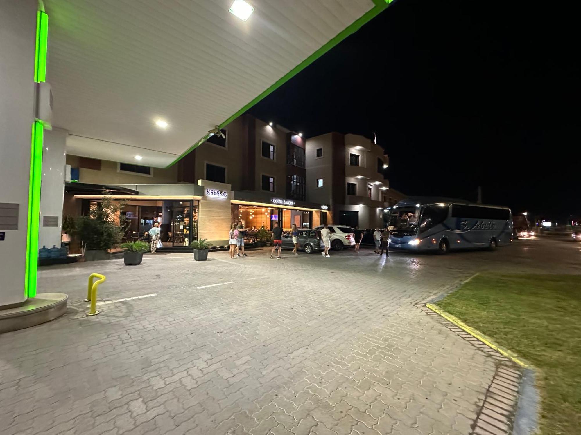 Hotel Kresko Lushnje Bagian luar foto