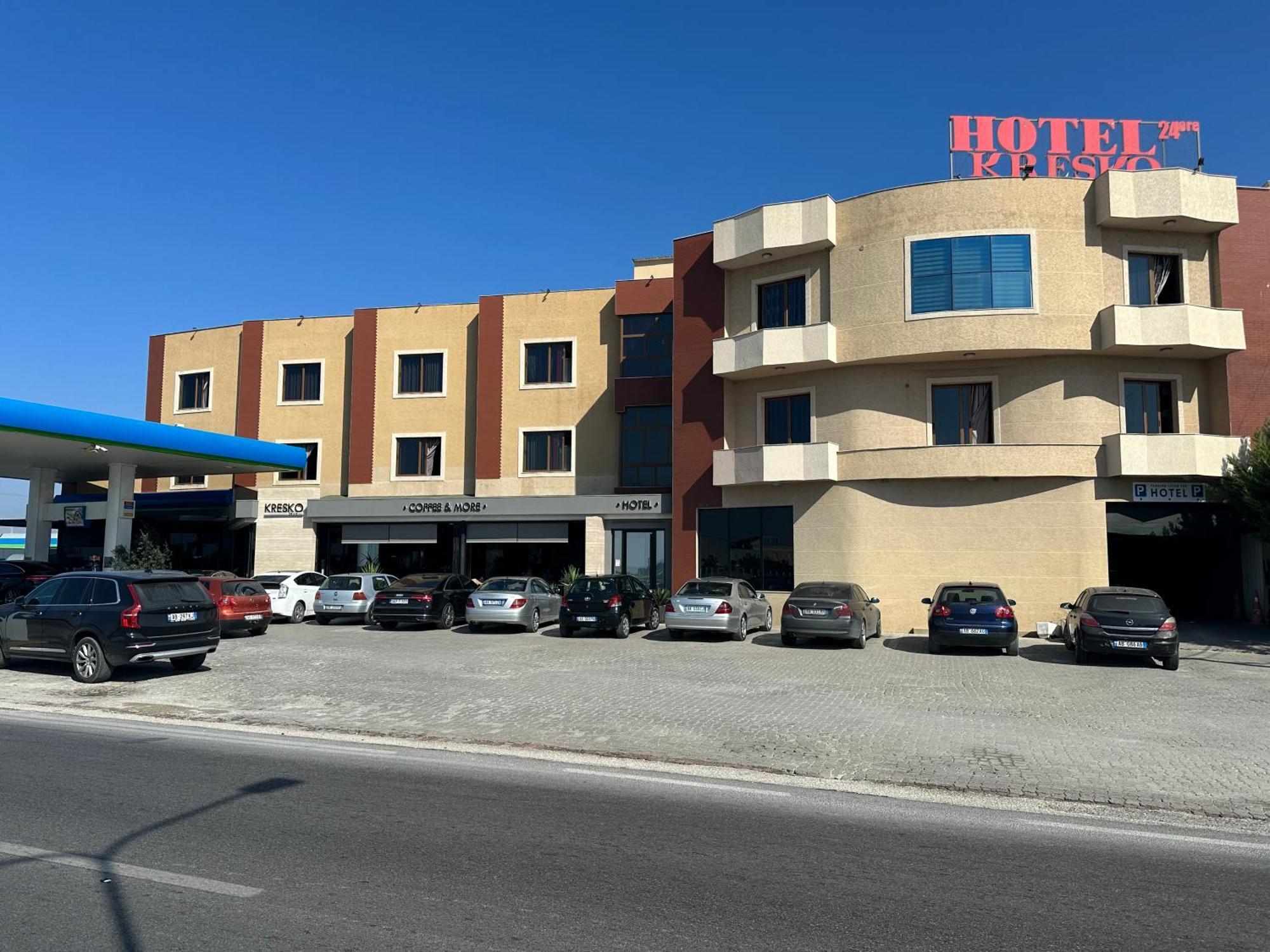 Hotel Kresko Lushnje Bagian luar foto