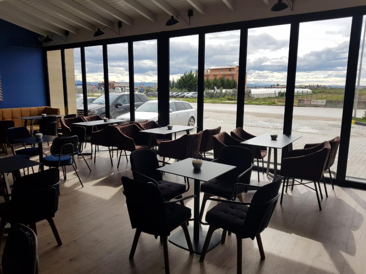 Hotel Kresko Lushnje Bagian luar foto