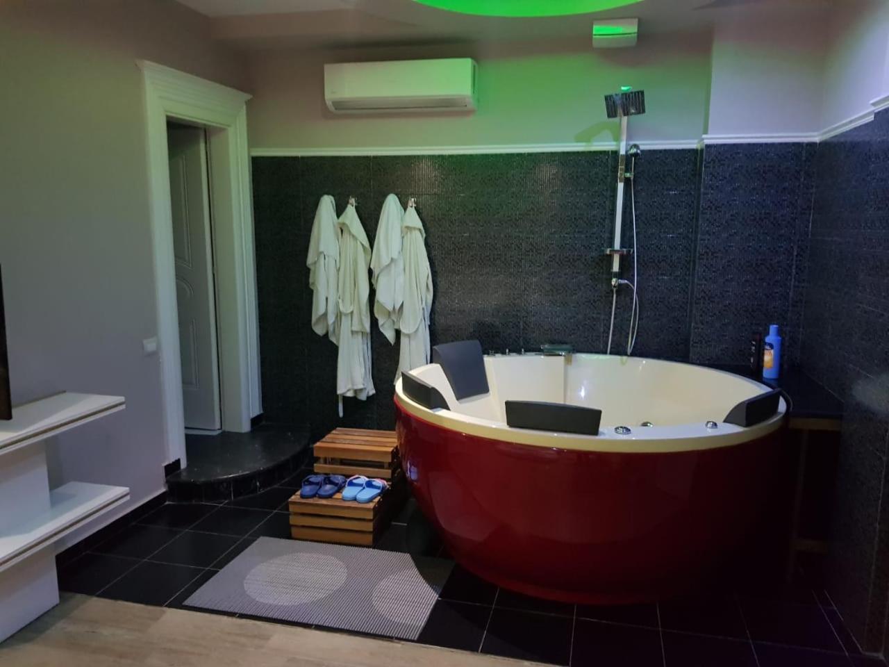 Hotel Kresko Lushnje Bagian luar foto