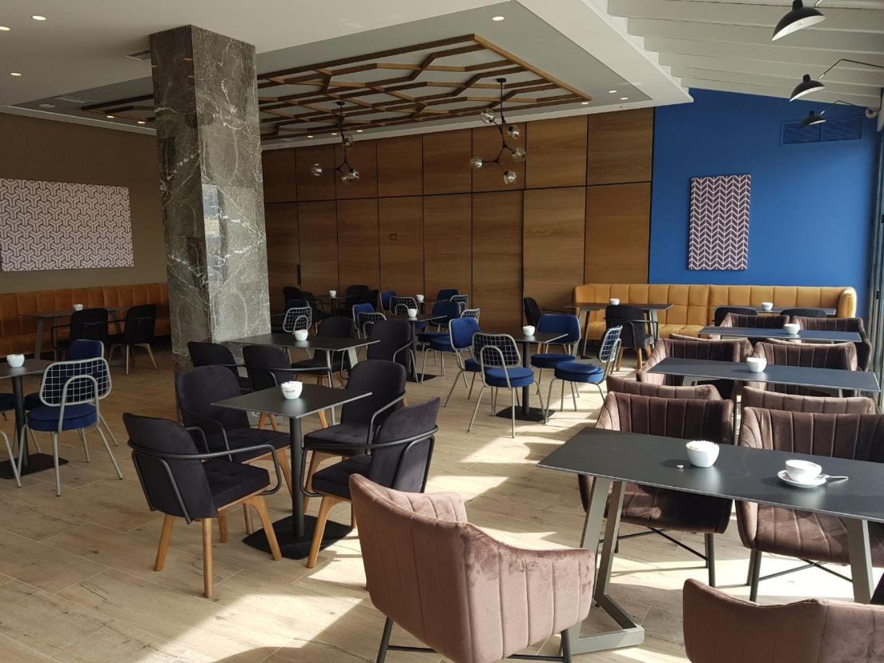 Hotel Kresko Lushnje Bagian luar foto