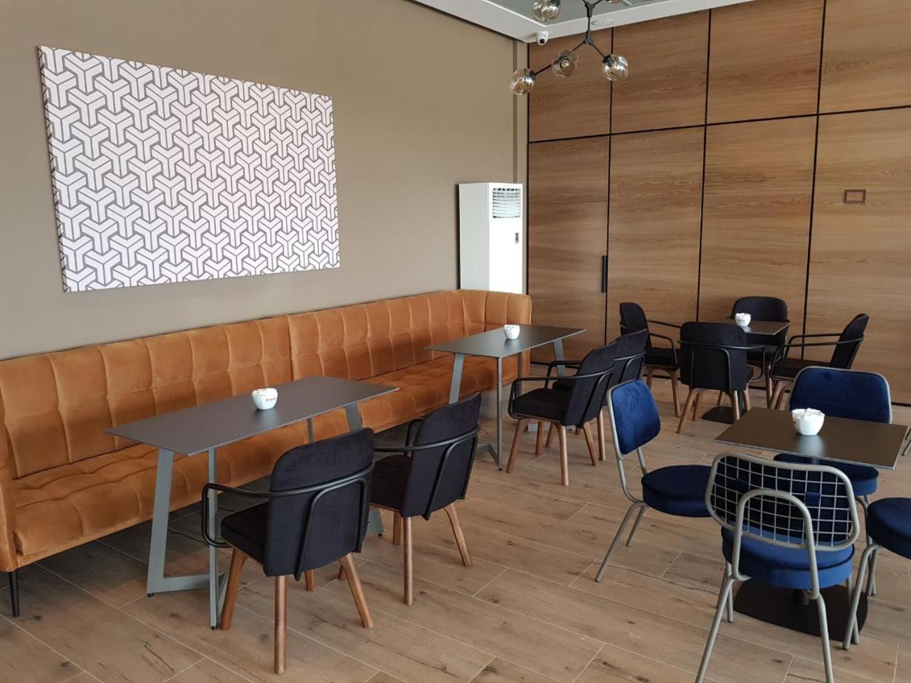 Hotel Kresko Lushnje Bagian luar foto