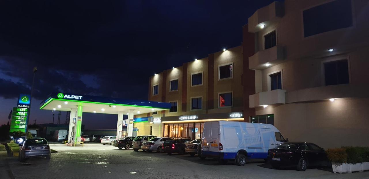 Hotel Kresko Lushnje Bagian luar foto