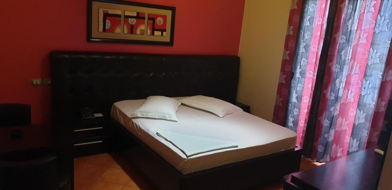 Hotel Kresko Lushnje Bagian luar foto
