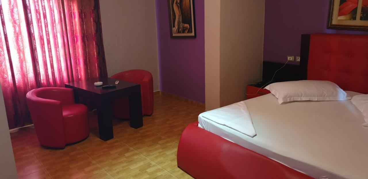 Hotel Kresko Lushnje Bagian luar foto