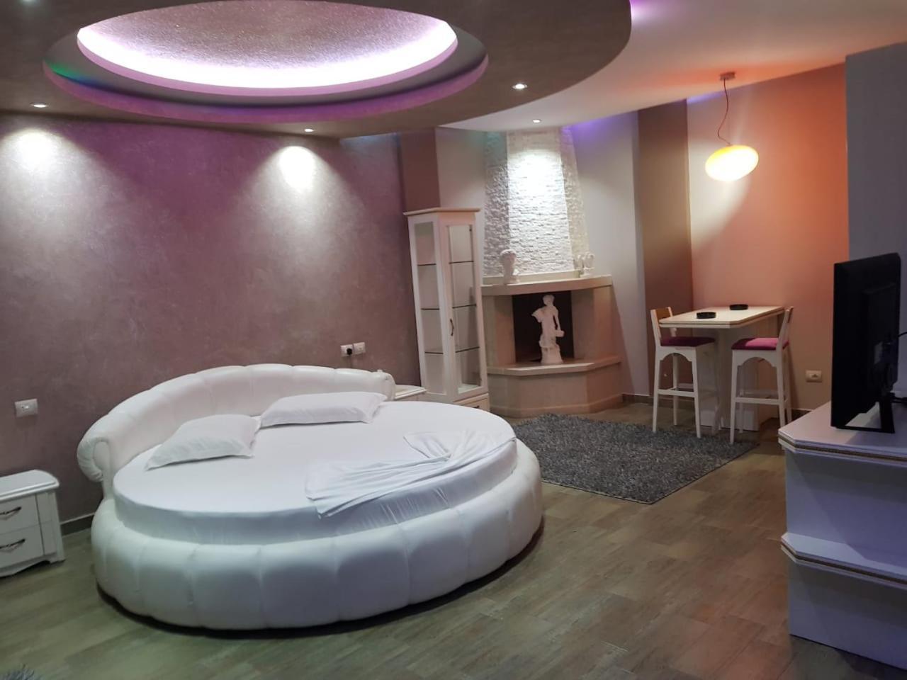 Hotel Kresko Lushnje Bagian luar foto