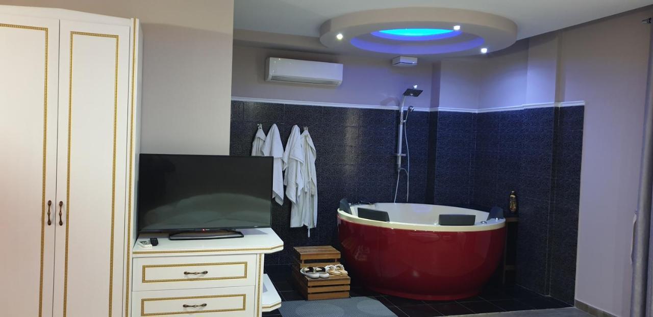 Hotel Kresko Lushnje Bagian luar foto