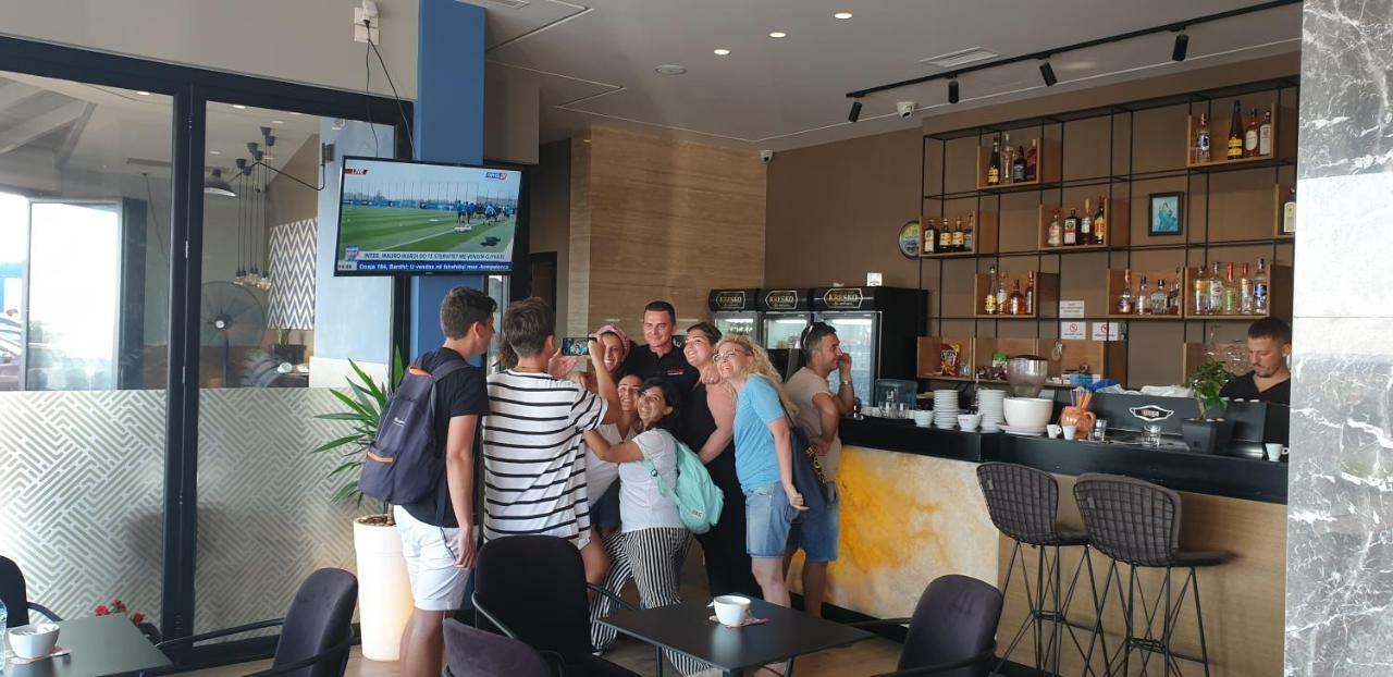 Hotel Kresko Lushnje Bagian luar foto